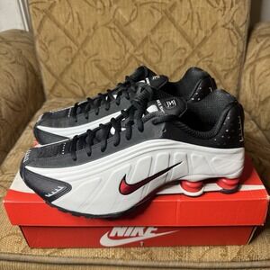Nike Shox R4 Platinum Tint University Red White Black 104265-050 Men Size 7 VNDS